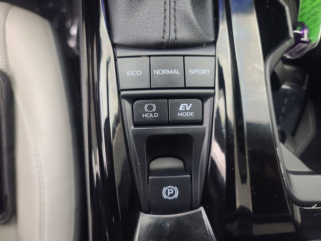 Used 2025 Toyota Camry XLE w/ Premium Plus Package image 37