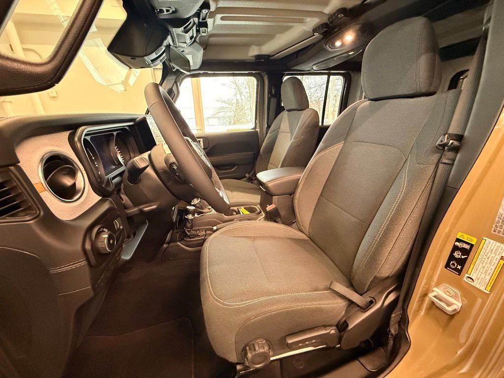 Used 2026 Jeep Wrangler Sahara AWD/4WD image 13