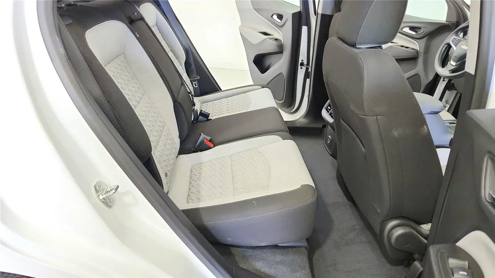 Used 2024 Chevrolet Equinox LS FWD image 36