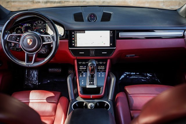 Used 2023 Porsche Cayenne Platinum Edition image 19