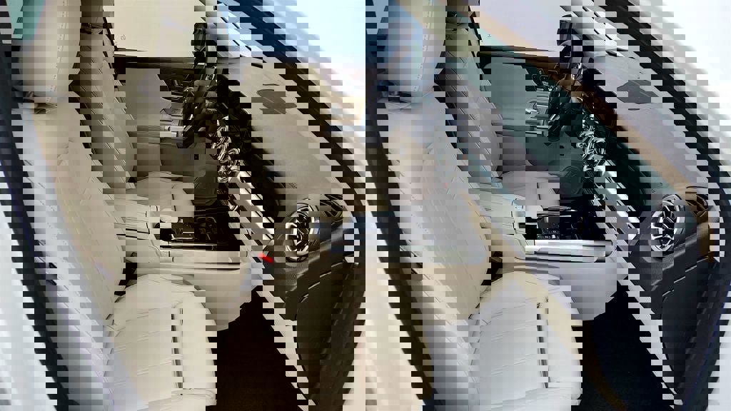 Used 2023 Mercedes-Benz EQB 250+ w/ Exclusive Package image 23