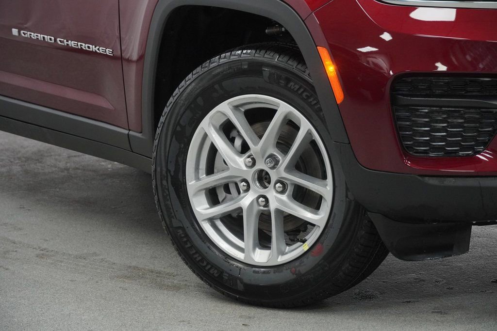 New 2026 Jeep Grand Cherokee Laredo image 4