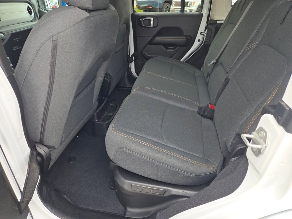 Certified 2025 Jeep Wrangler Unlimited Sahara w/ Safety Group image 16