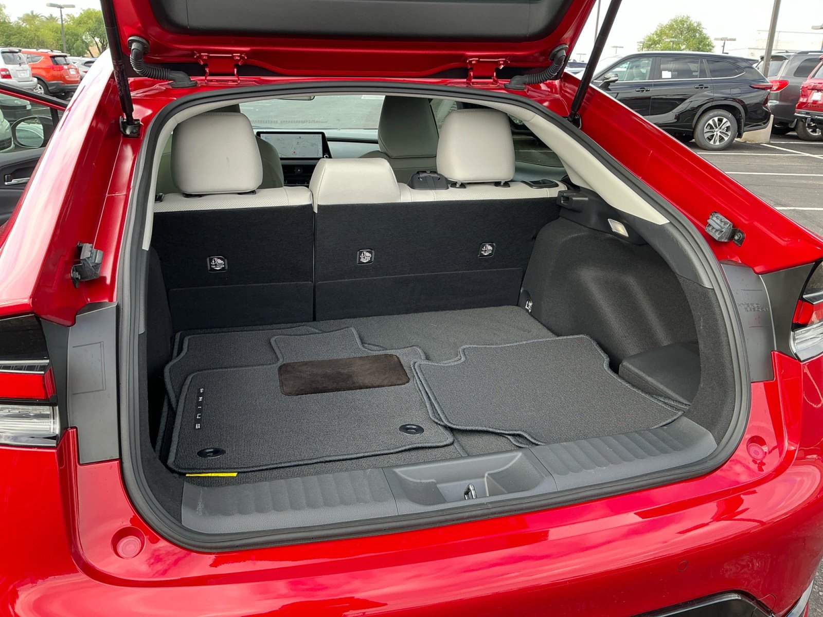 Used 2025 Toyota Prius XLE image 31