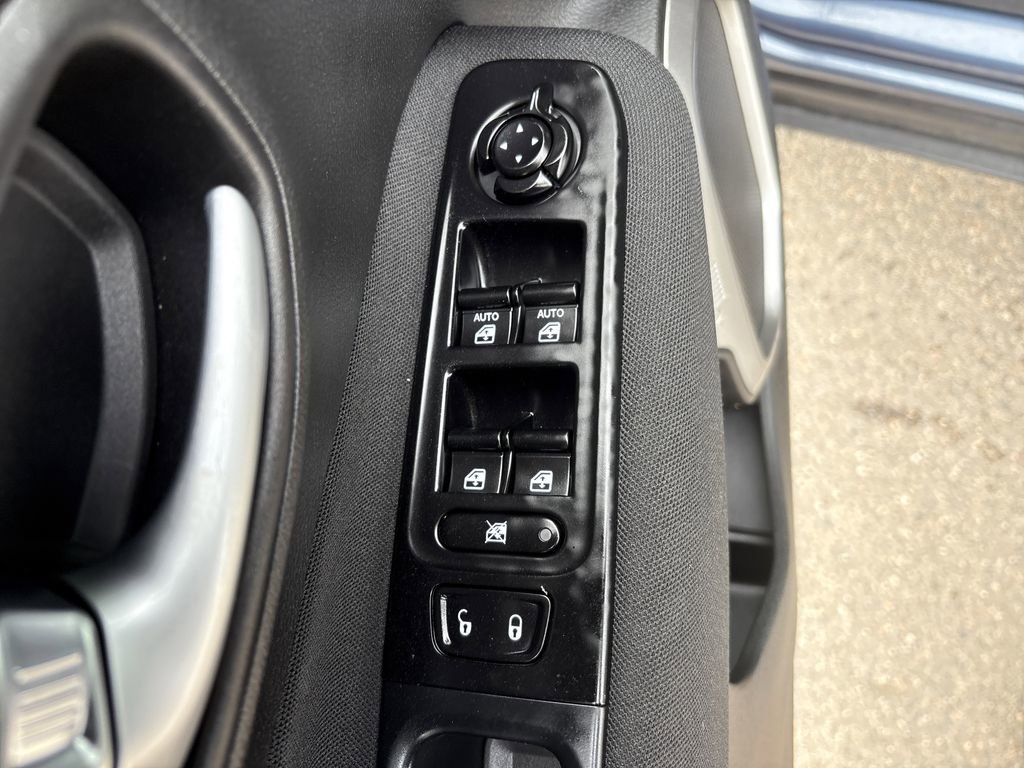 Used 2021 Jeep Renegade Latitude image 11