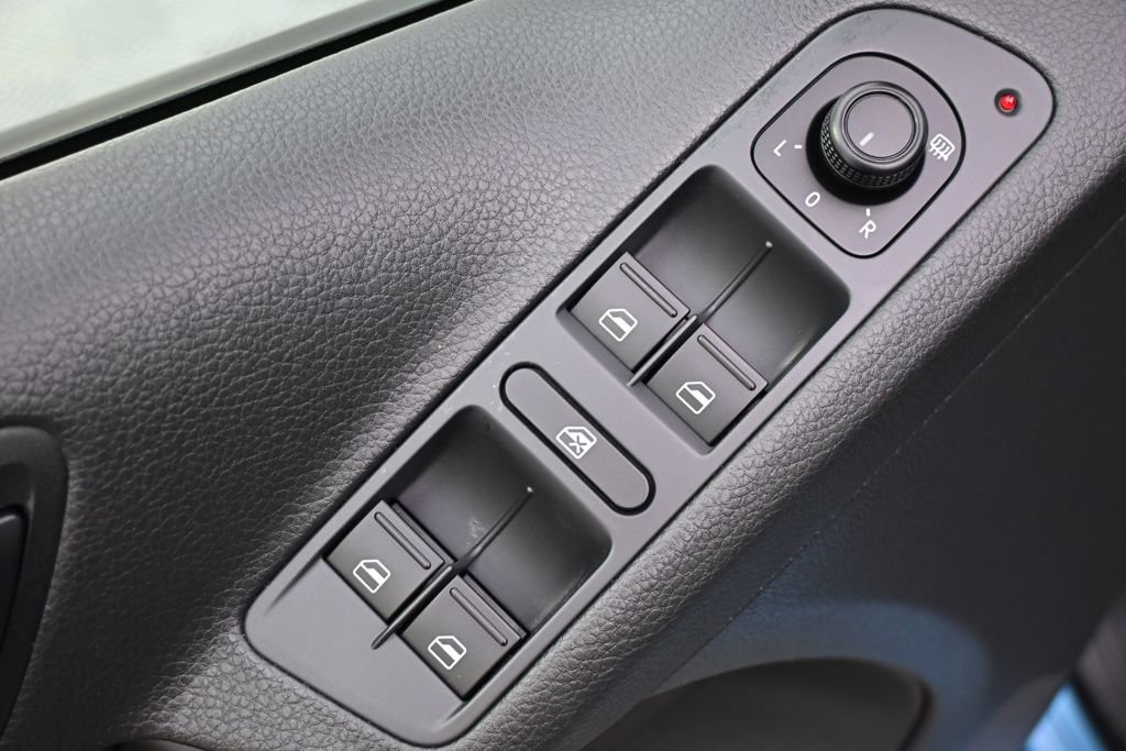 Used 2018 Volkswagen Tiguan Limited w/ Premium Package image 23