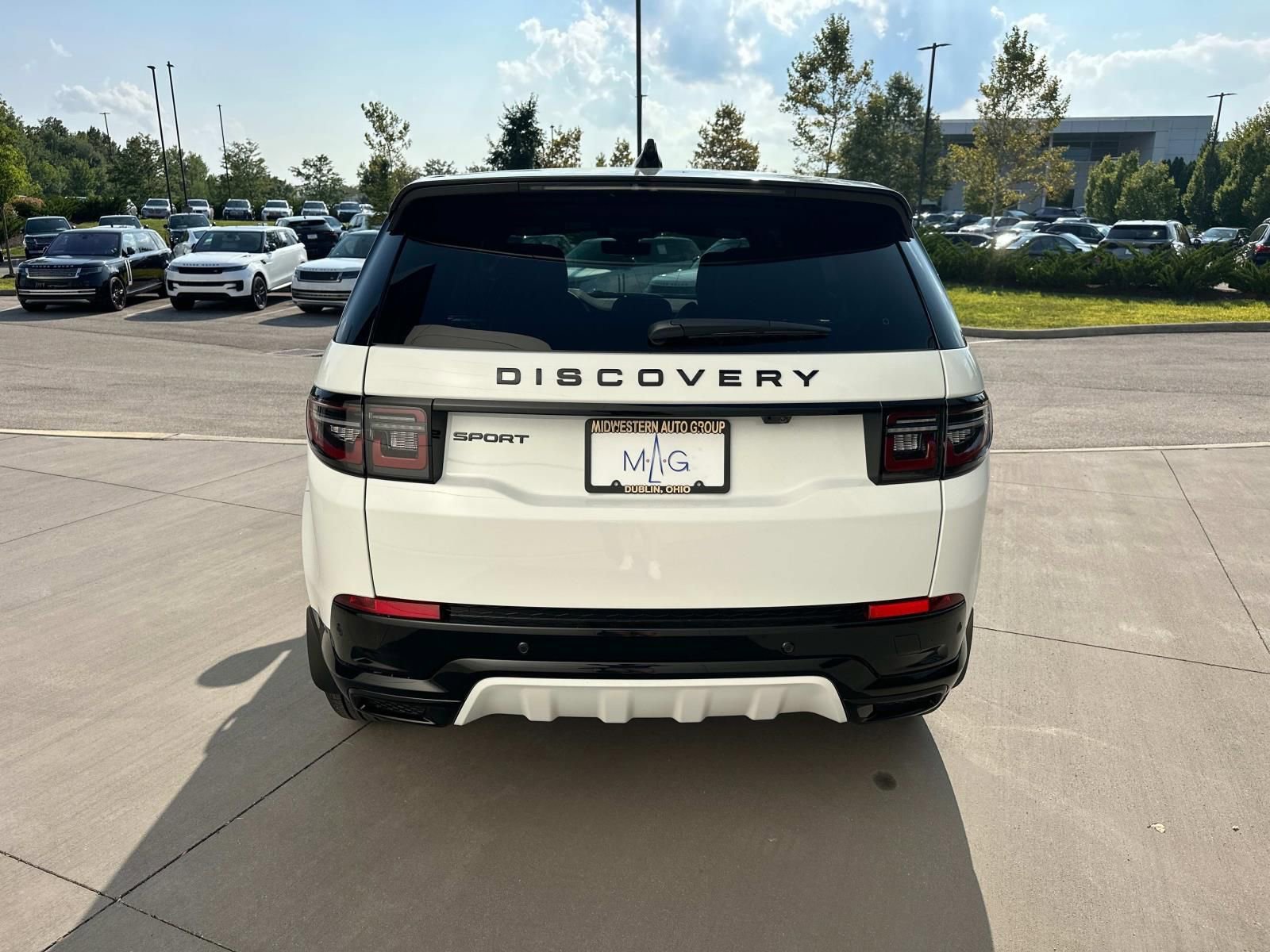 New 2025 Land Rover Discovery Sport Dynamic SE image 6