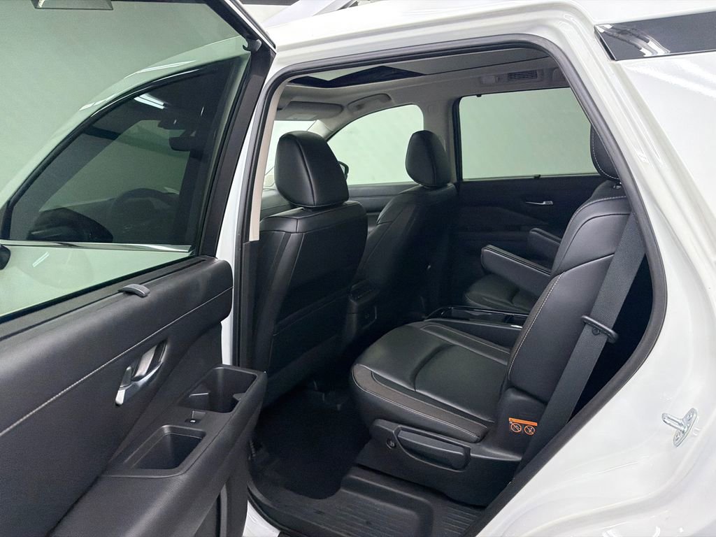 Used 2023 Nissan Pathfinder SL w/ SL Premium Package FWD image 22