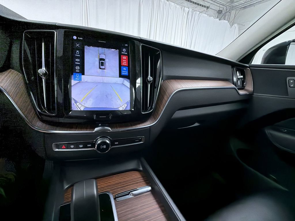 Certified 2024 Volvo XC60 B5 Plus w/ Climate Package AWD/4WD image 18