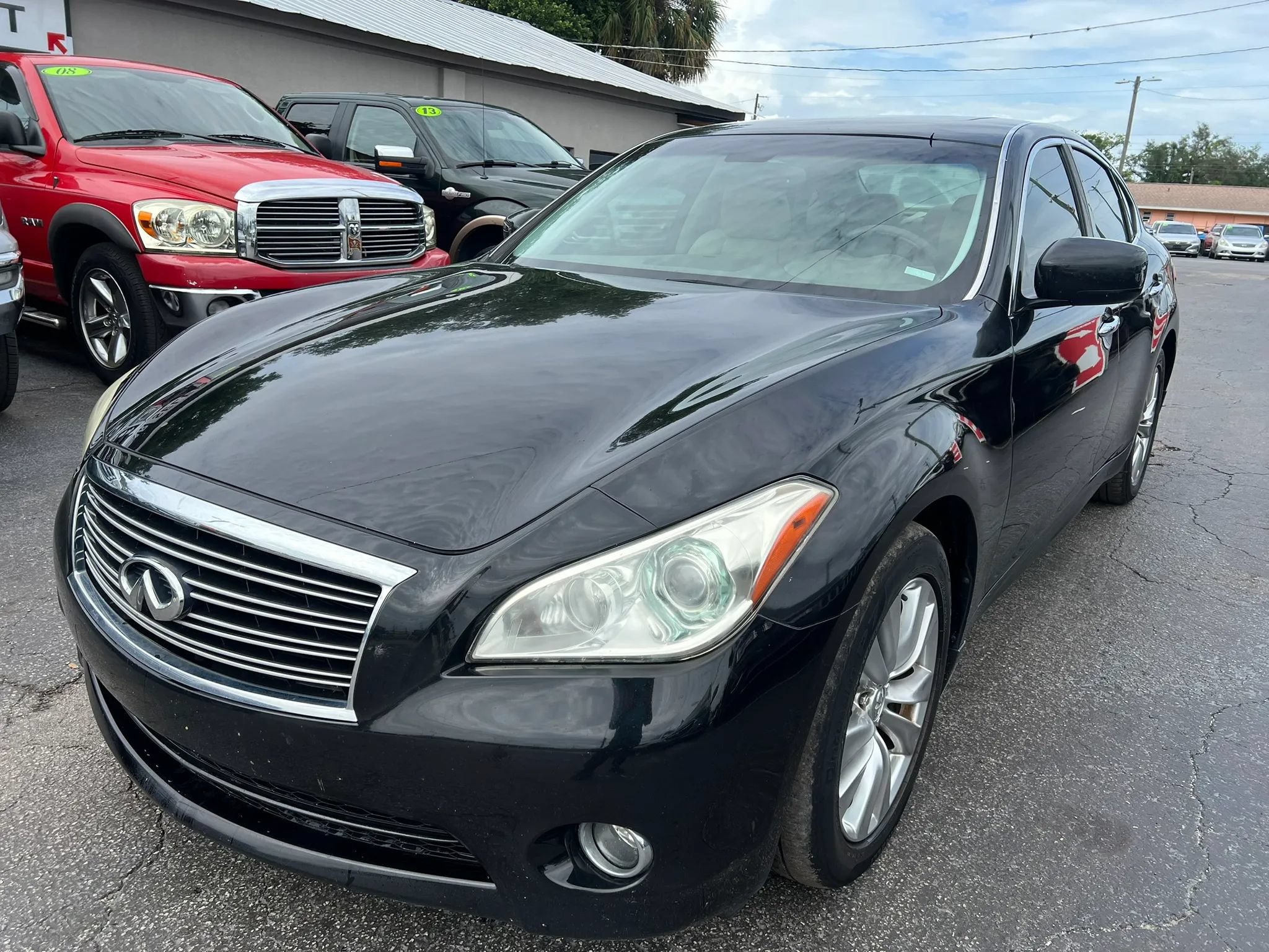Used 2012 INFINITI M37 w/ Premium Pkg RWD image 2