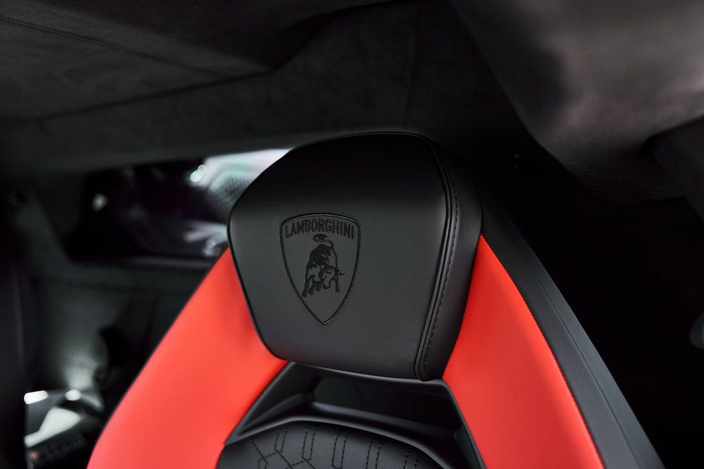Used 2025 Lamborghini Revuelto image 48