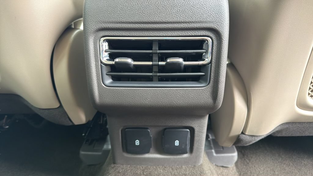 Used 2024 Lincoln Corsair AWD w/ Equipment Group 101A image 25
