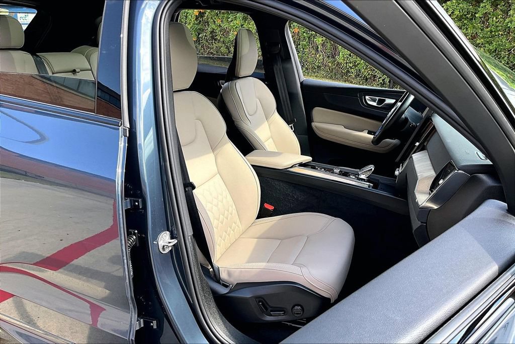 Used 2026 Volvo XC60 B5 Plus AWD/4WD image 10