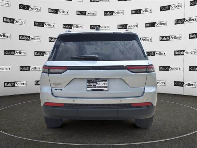 Certified 2025 Jeep Grand Cherokee Altitude AWD/4WD image 5