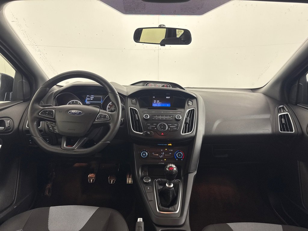 Used 2017 Ford Focus ST image 23