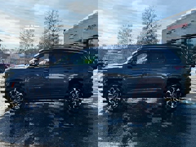 Used 2021 Jeep Grand Cherokee L Overland w/ Luxury Tech Group IV image 4