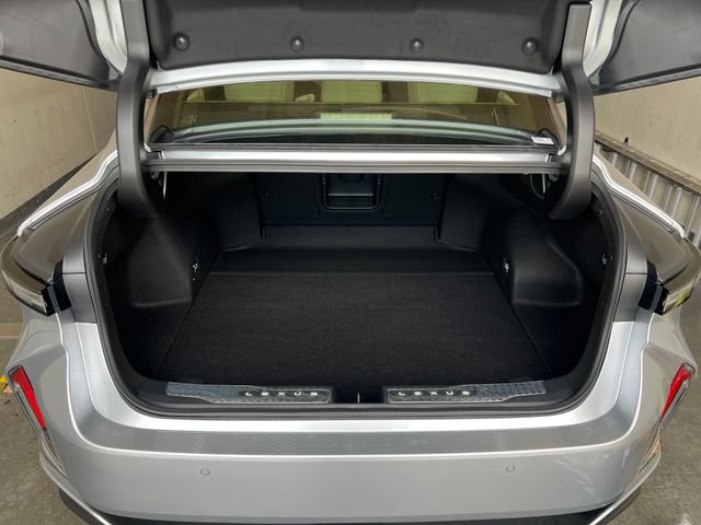 New 2026 Lexus ES 350e w/ Convenience Package FWD image 18