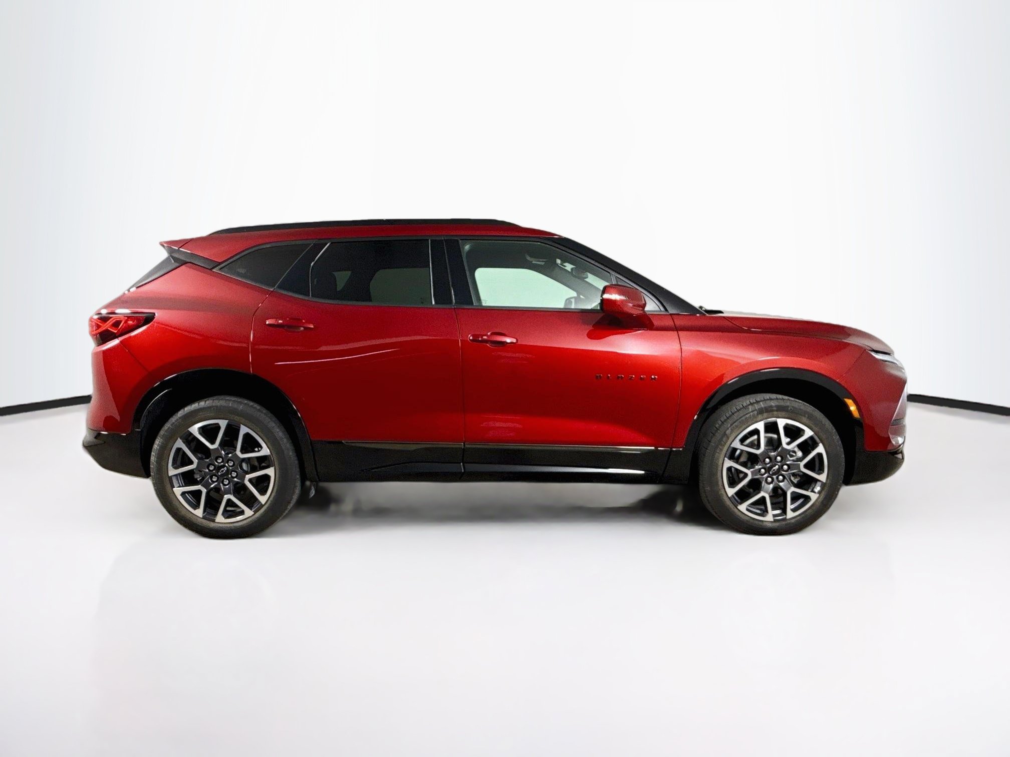 Used 2025 Chevrolet Blazer RS FWD image 2