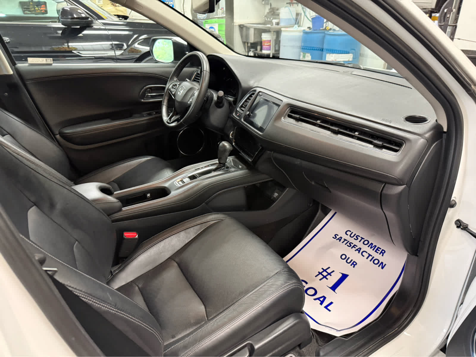 Used 2020 Honda HR-V Touring image 30