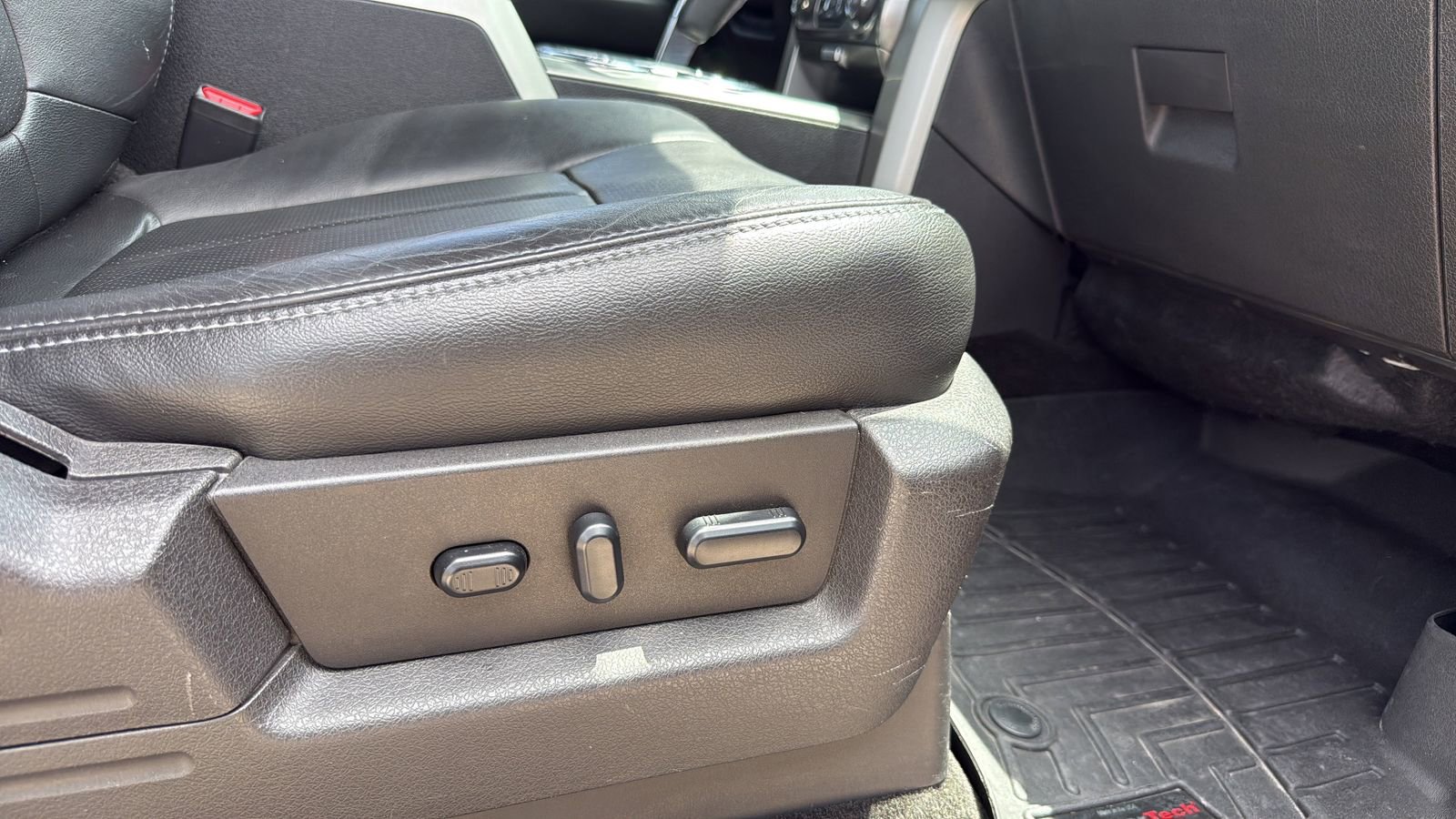 Used 2014 Ford F150 FX4 w/ Equipment Group 402A Luxury AWD/4WD image 23