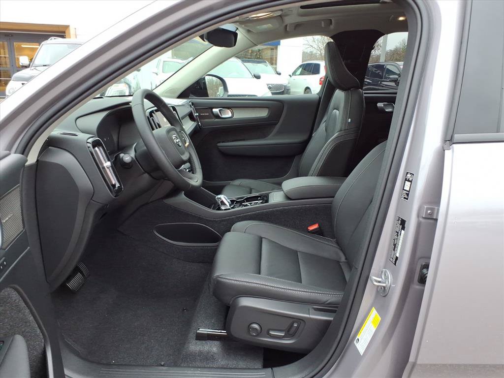 Certified 2026 Volvo XC40 B5 Plus w/ Climate Package AWD/4WD image 10