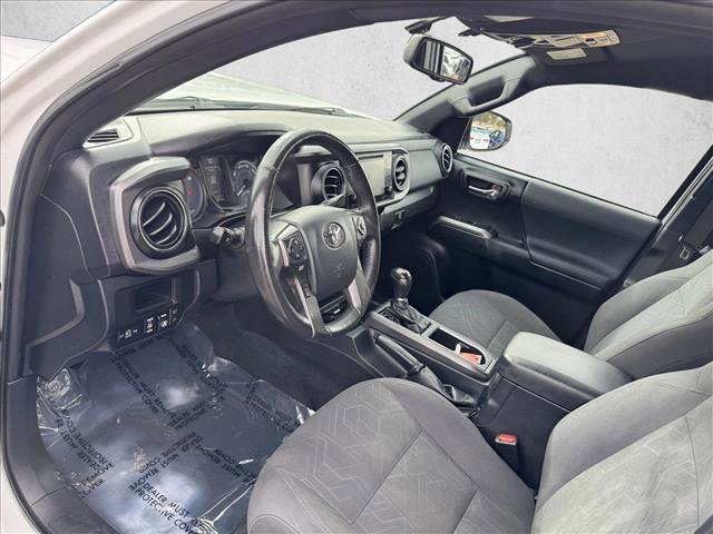 Used 2017 Toyota Tacoma TRD Off-Road w/ Tow Package (A/T) image 11