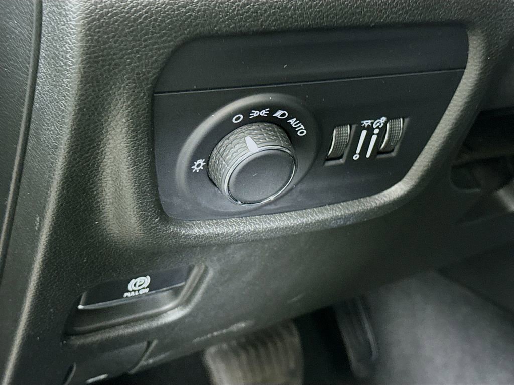 Used 2023 Jeep Grand Cherokee L Laredo AWD/4WD image 18