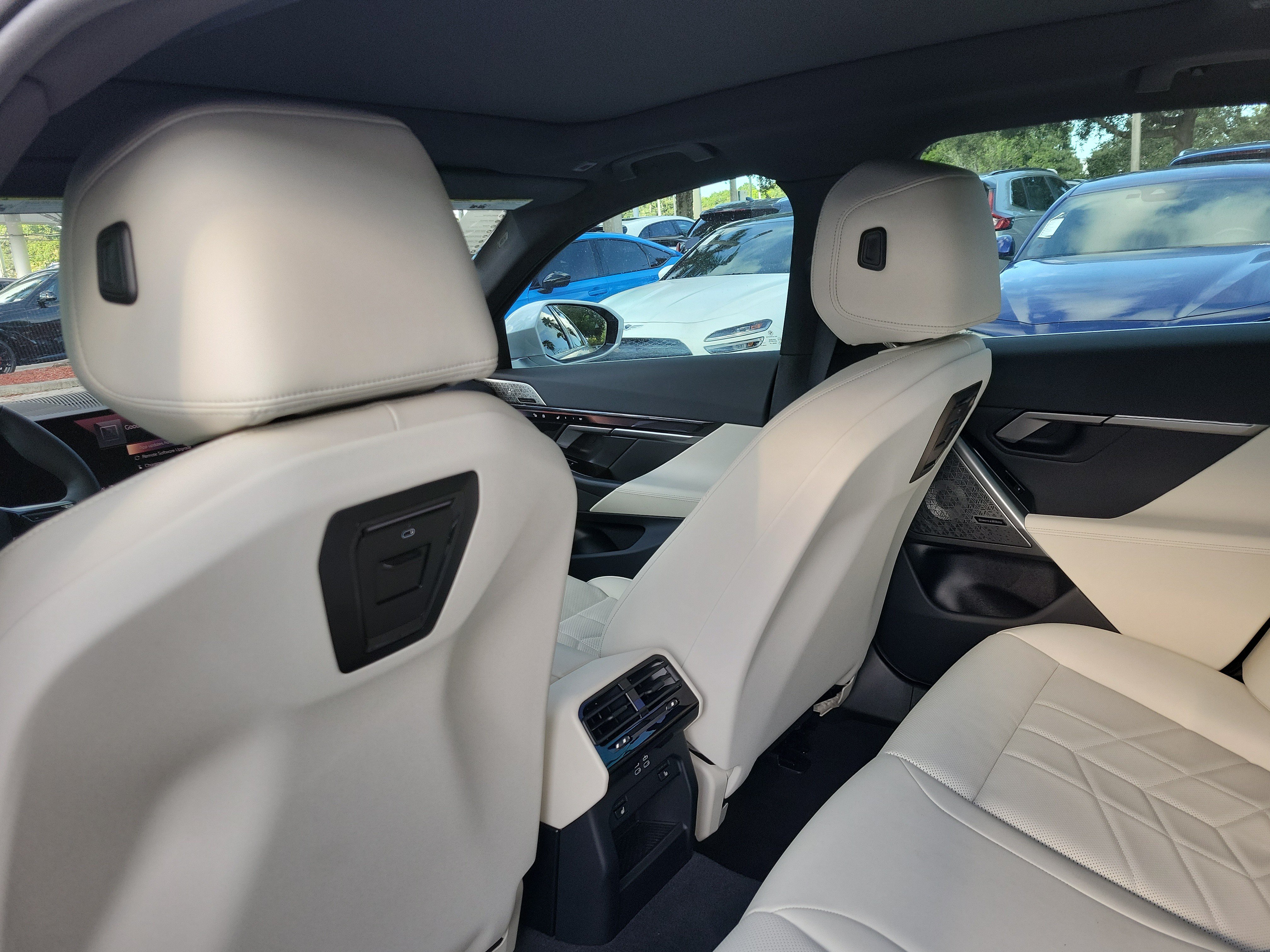 Used 2026 BMW i5 eDrive40 w/ Premium Package RWD image 11