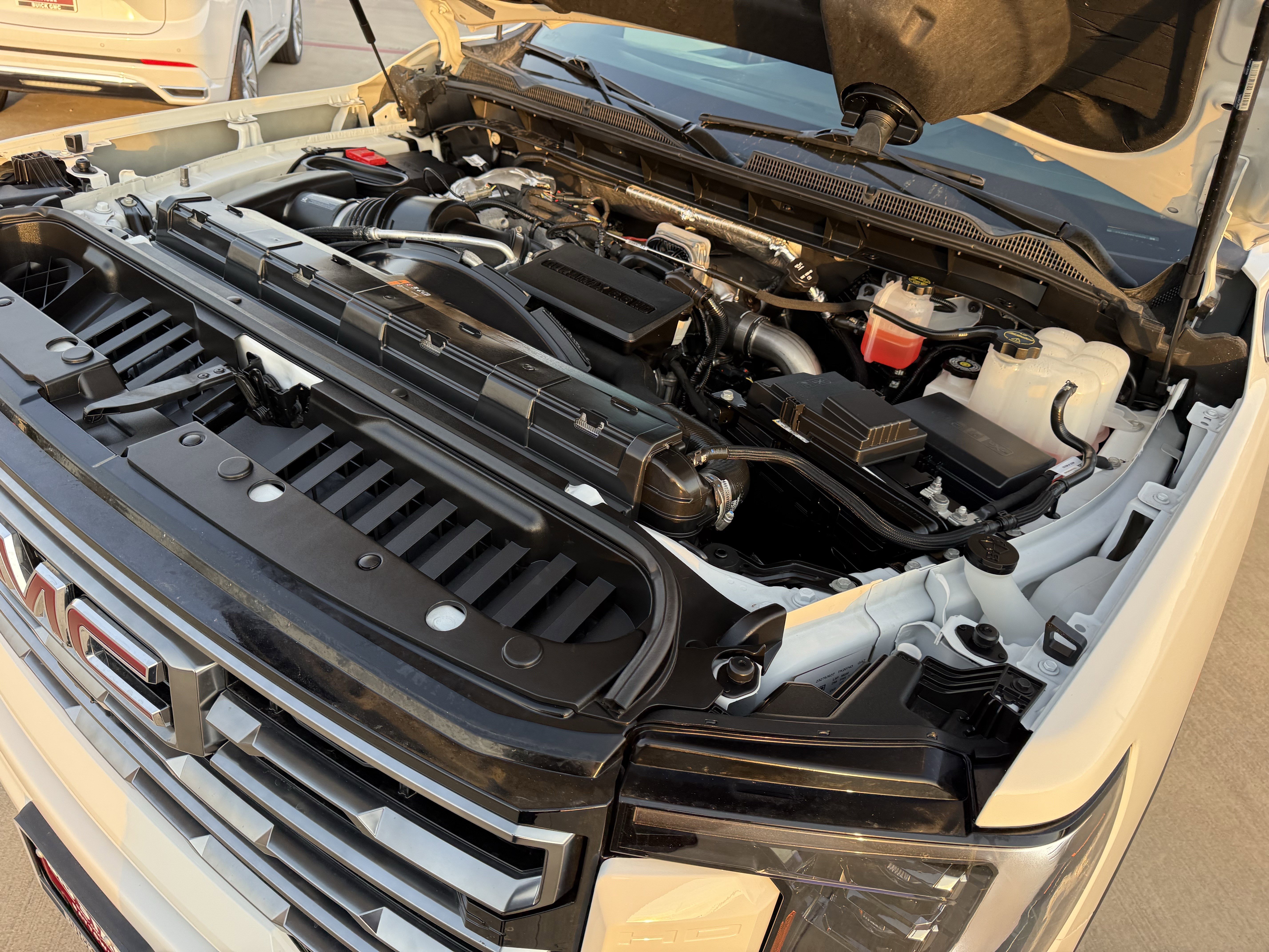 Used 2025 GMC Sierra 2500 AT4 image 32