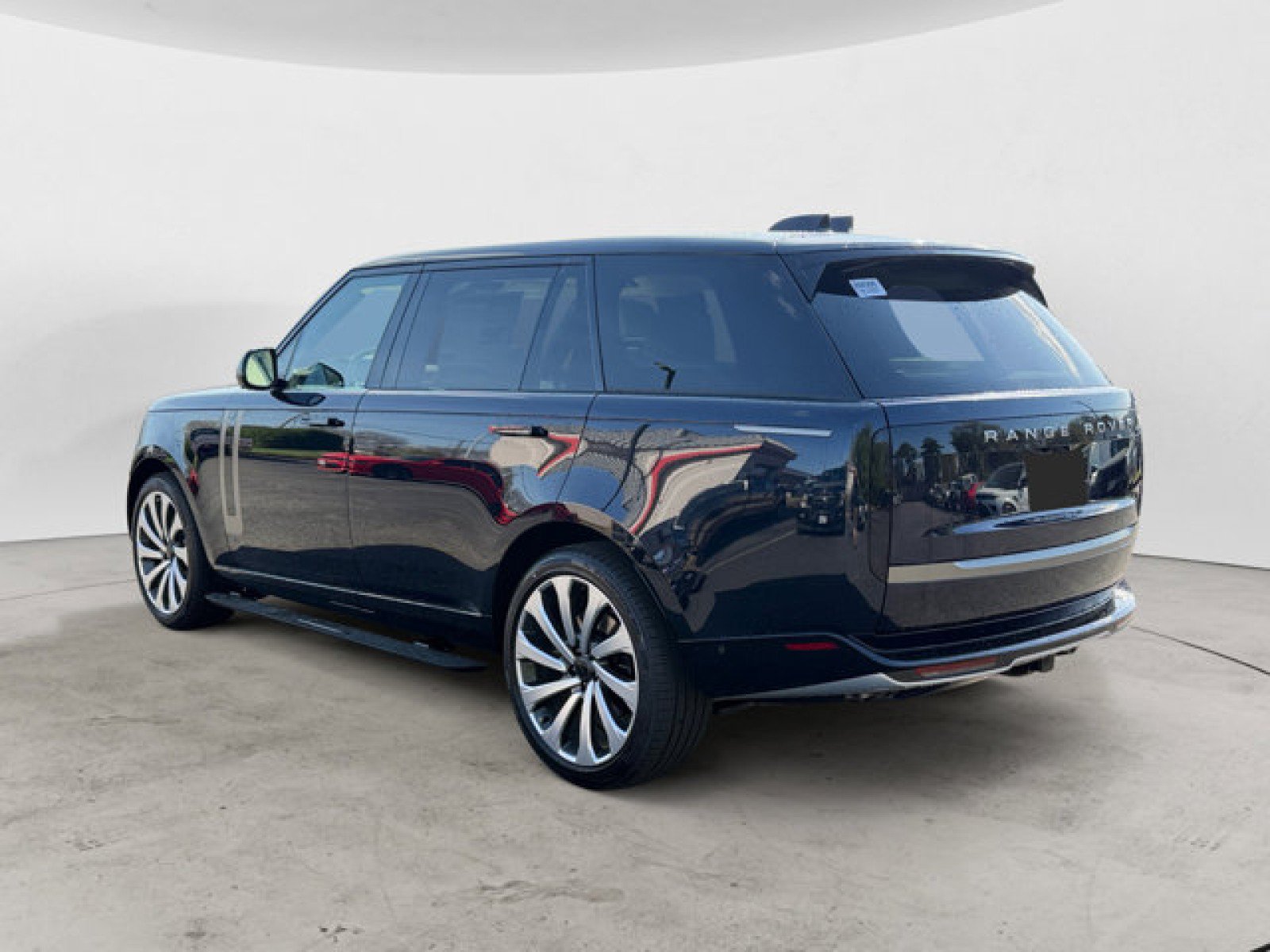 New 2026 Land Rover Range Rover Long Wheelbase SE AWD/4WD image 6