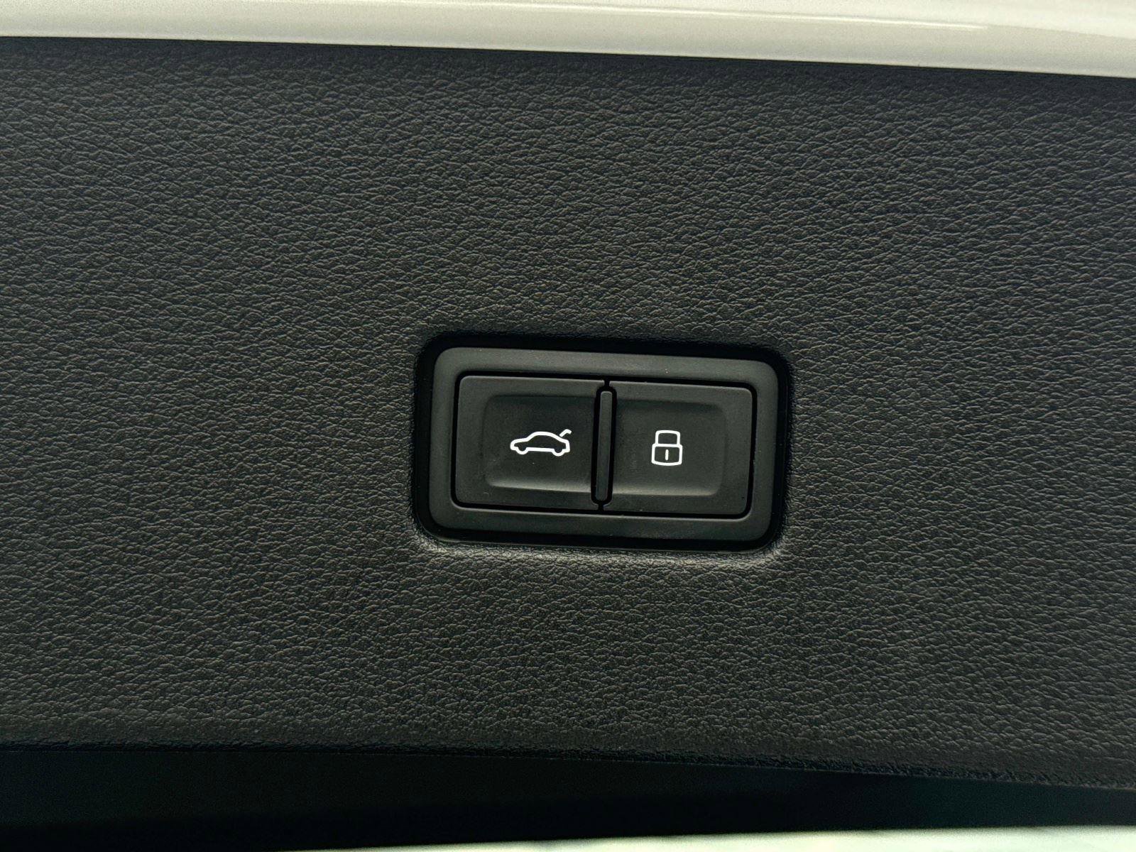 Used 2023 Audi Q8 Prestige image 12