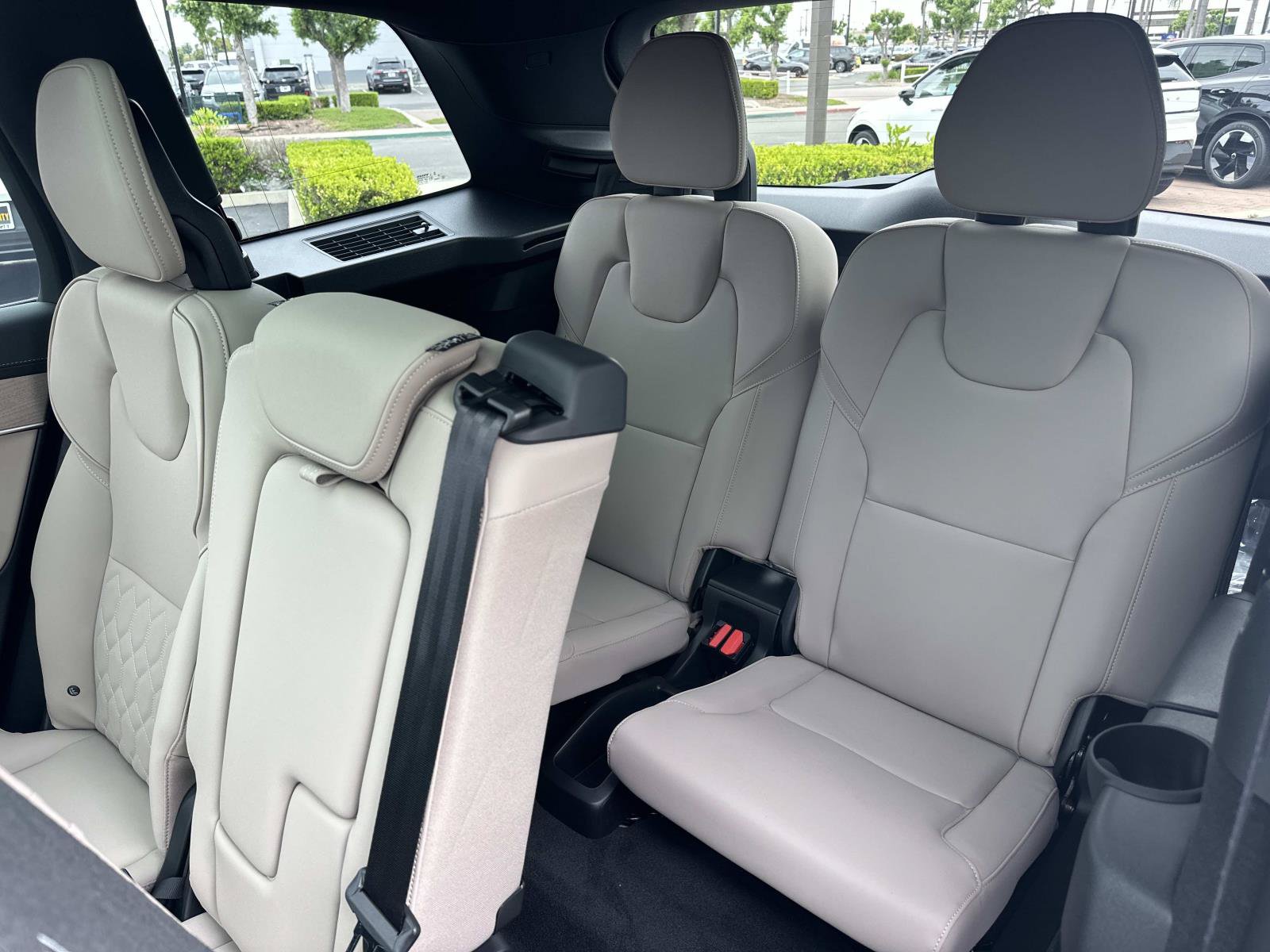 New 2026 Volvo XC90 T8 Plus w/ Protection Package Premier AWD/4WD image 18