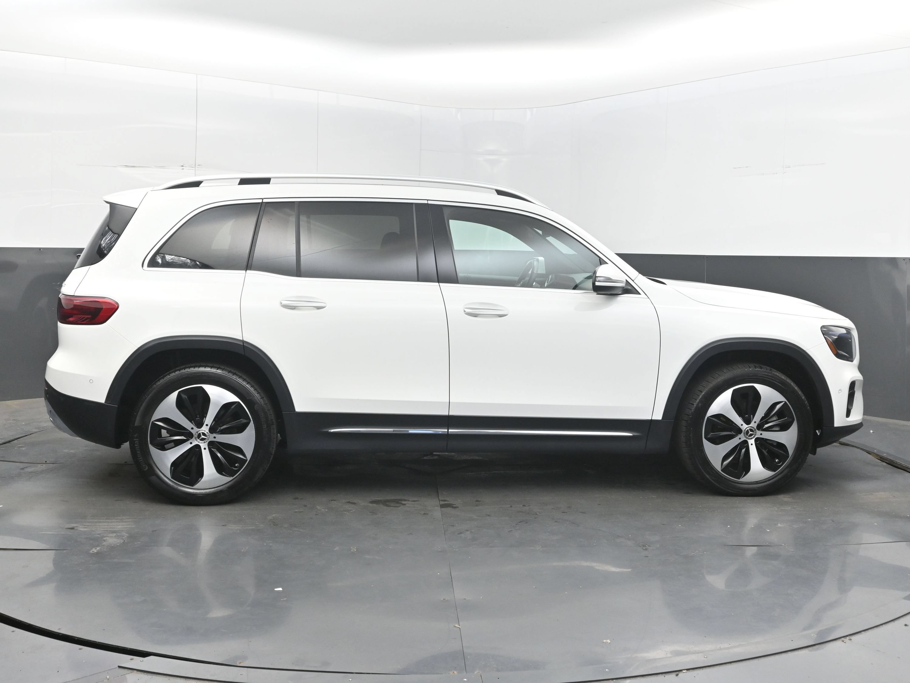 Used 2025 Mercedes-Benz GLB 250 4MATIC image 10