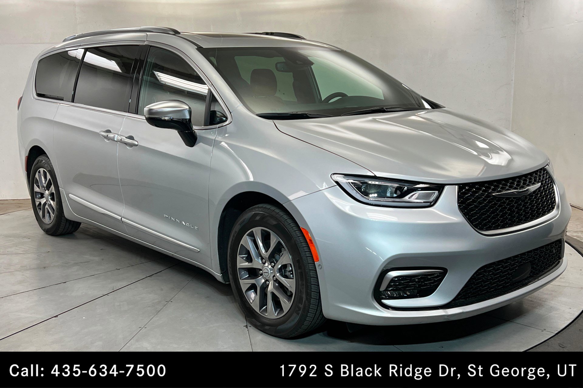 Used 2026 Chrysler Pacifica Pinnacle FWD image 7