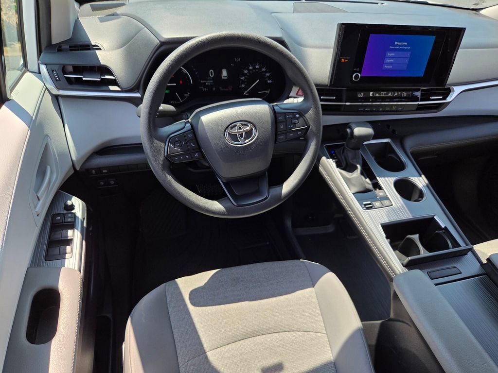 Certified 2025 Toyota Sienna LE FWD image 7
