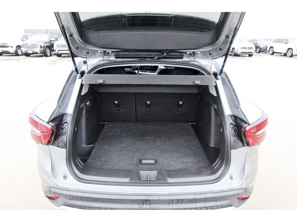 Used 2025 Chevrolet Trax LT w/ Driver Confidence Package image 27