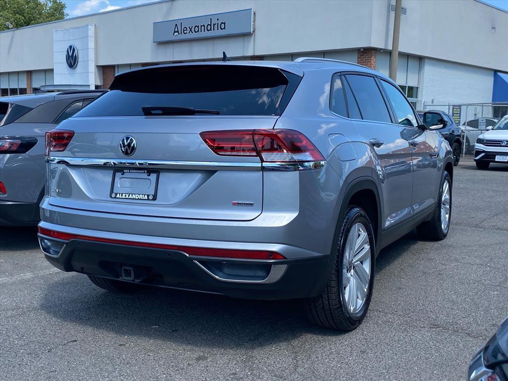 Used 2020 Volkswagen Atlas Cross Sport SE w/ Panoramic Sunroof Package image 3