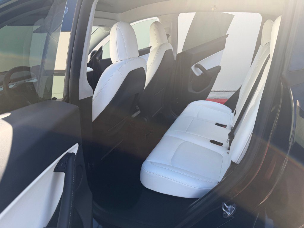 Used 2022 Tesla Model Y Long Range AWD/4WD image 15