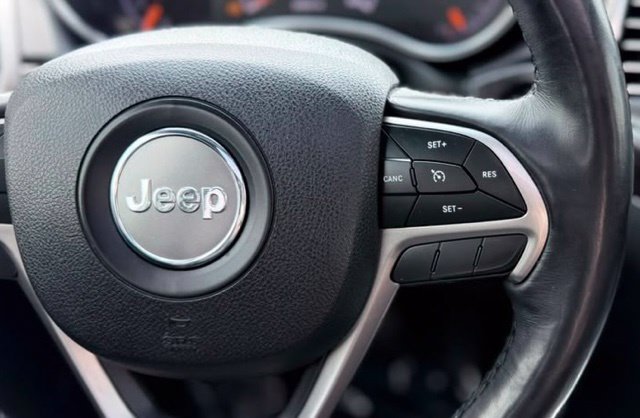 Used 2018 Jeep Grand Cherokee Limited AWD/4WD image 32