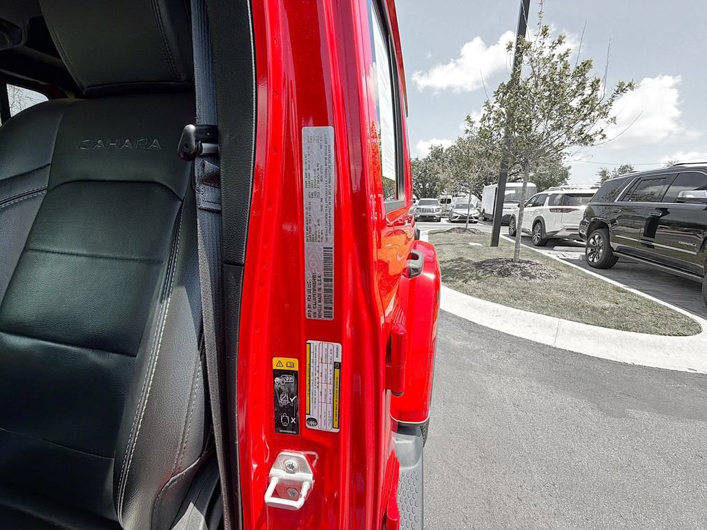 Used 2021 Jeep Wrangler Unlimited Sahara AWD/4WD image 36