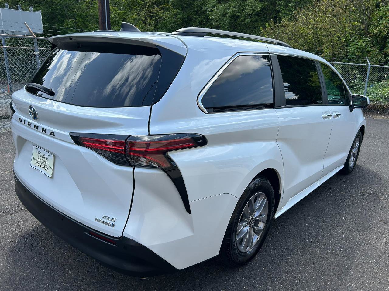 Used 2022 Toyota Sienna XLE w/ XLE Plus Package AWD/4WD image 5