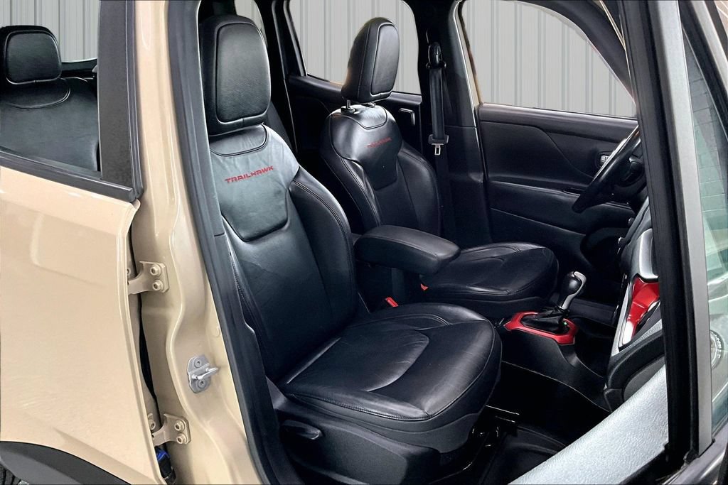 Used 2016 Jeep Renegade Trailhawk AWD/4WD image 30