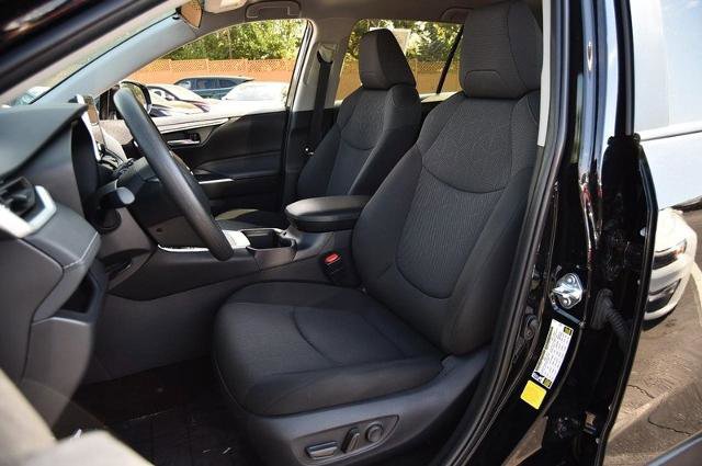 Used 2025 Toyota RAV4 XLE image 18