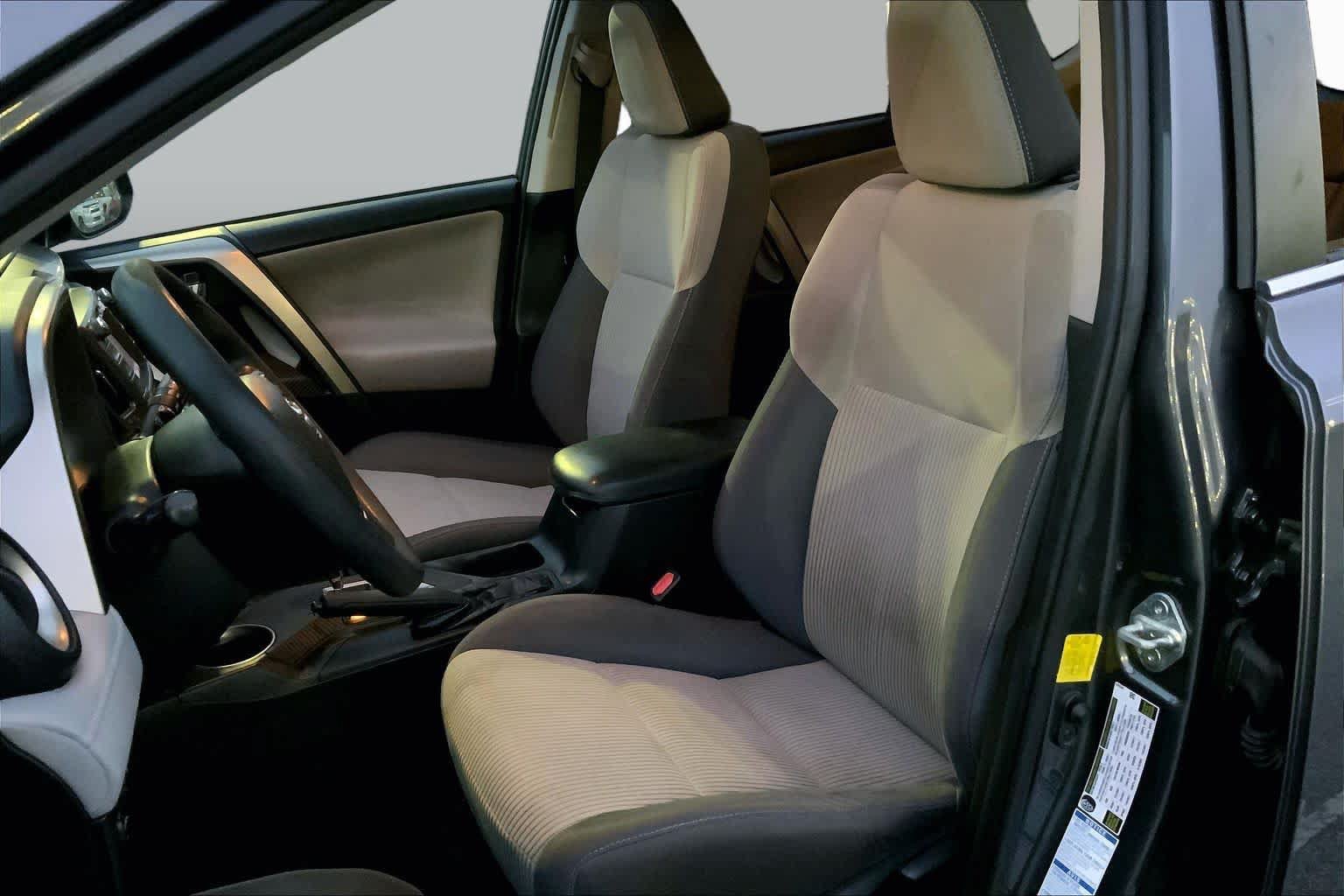 Used 2015 Toyota RAV4 XLE AWD/4WD image 6