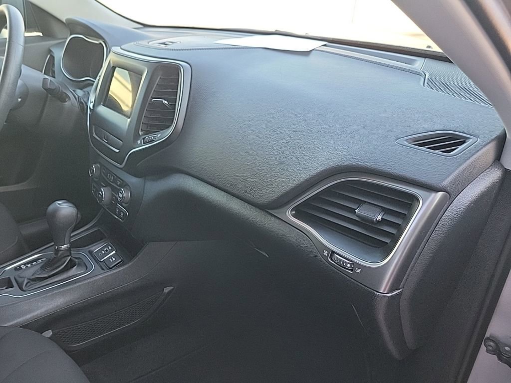 Used 2020 Jeep Cherokee Latitude FWD image 40