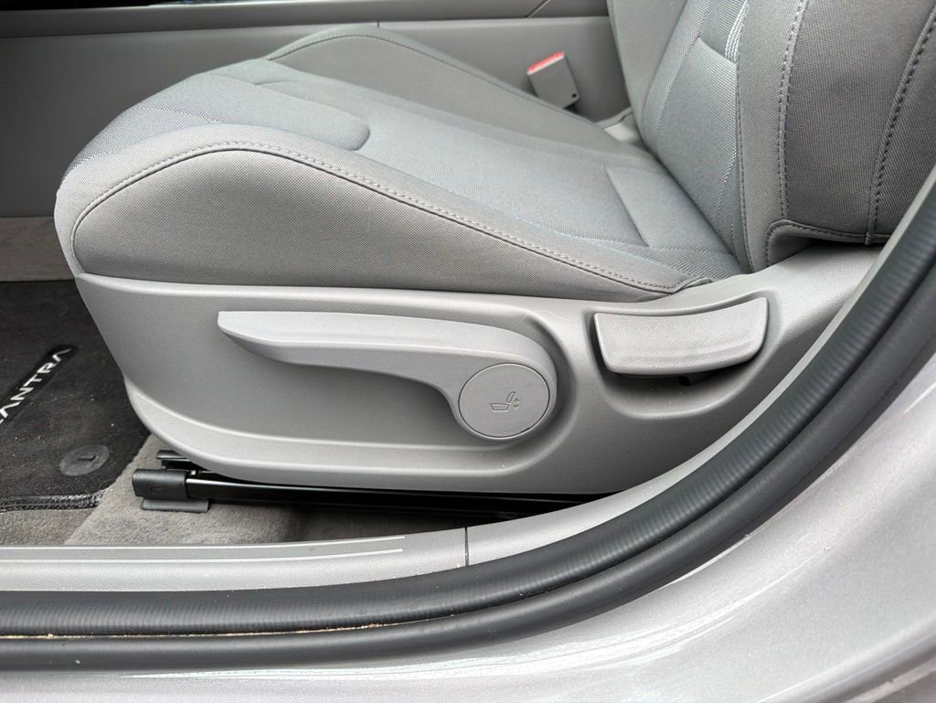Certified 2023 Hyundai Elantra SE FWD image 14