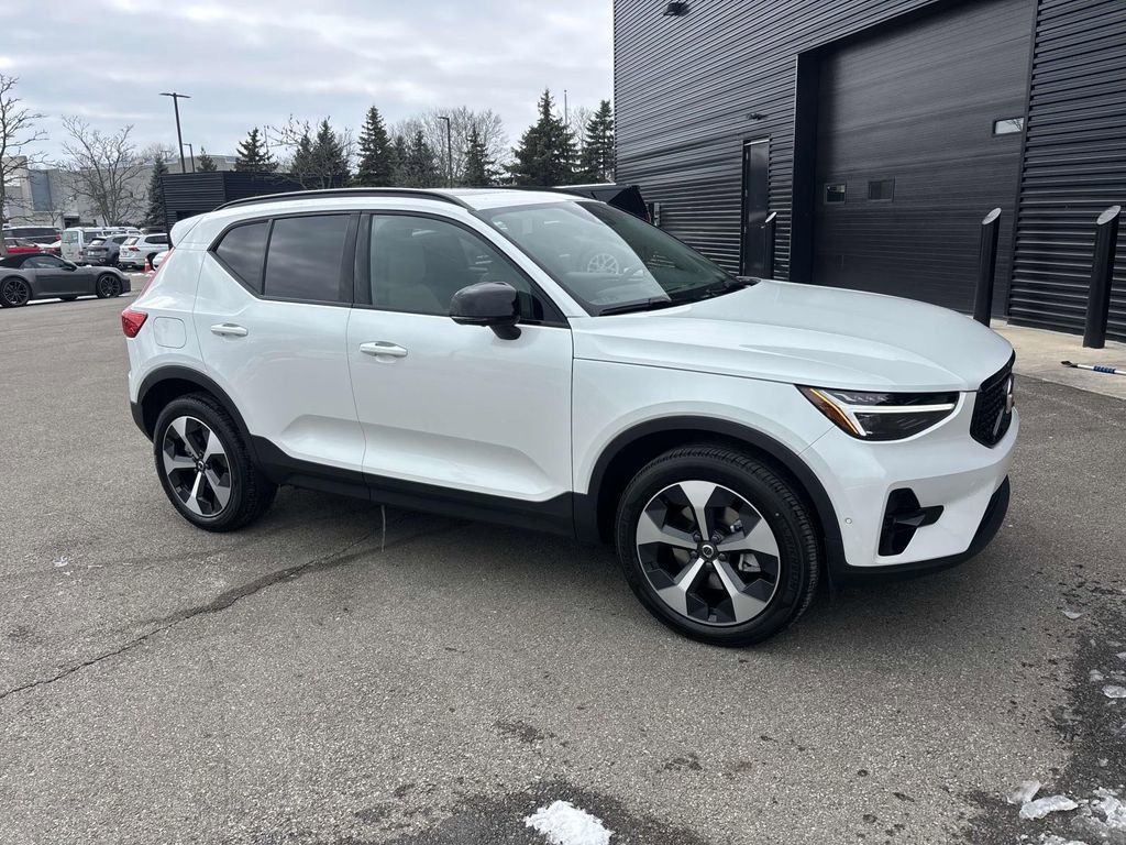 Used 2025 Volvo XC40 B5 Plus w/ Protection Package Premier