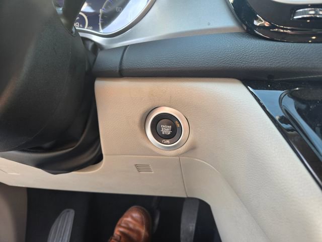 Used 2023 Chrysler Pacifica Touring-L image 17