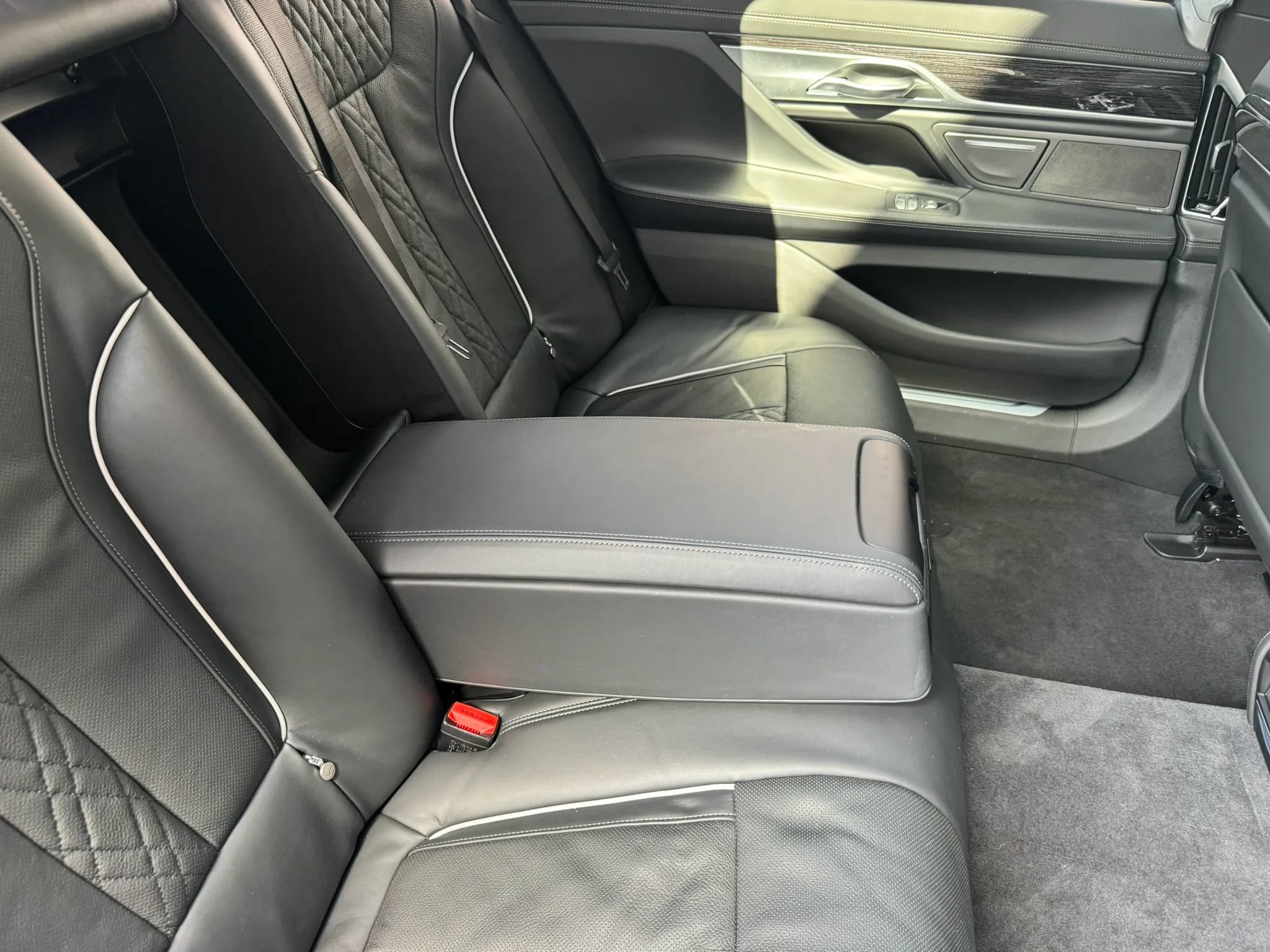 Used 2022 BMW 750i xDrive w/ Executive Package AWD/4WD image 27