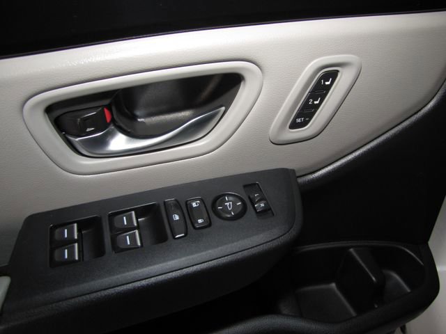 Certified 2024 Honda Pilot Touring image 11